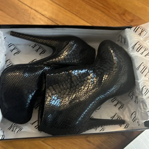 A.X.N.Y American Exchange New York Black Snakeskin Platform Bootie…Sz 10 - Picture 11 of 15